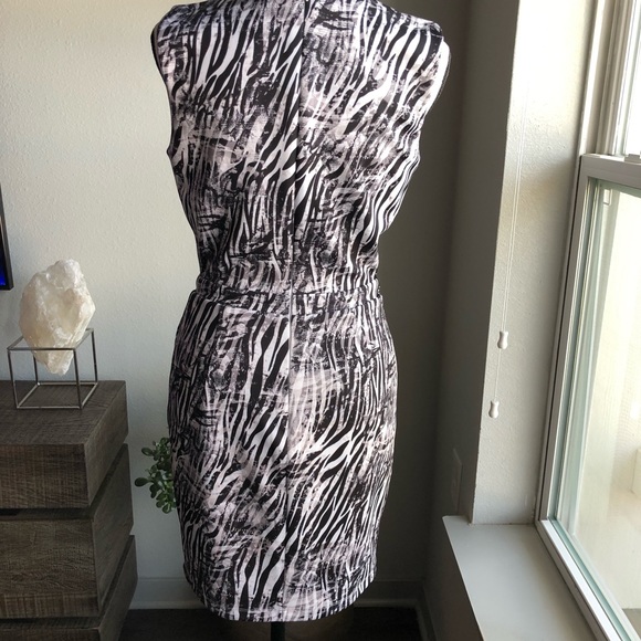 Bebe Dress - Picture 2 of 4